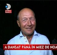 Ca pe vremuri! Traian Basescu, BAIE DE MULTIME pe litoralul romanesc